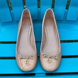 Tory Burch Chelsea Patent Charm Pump